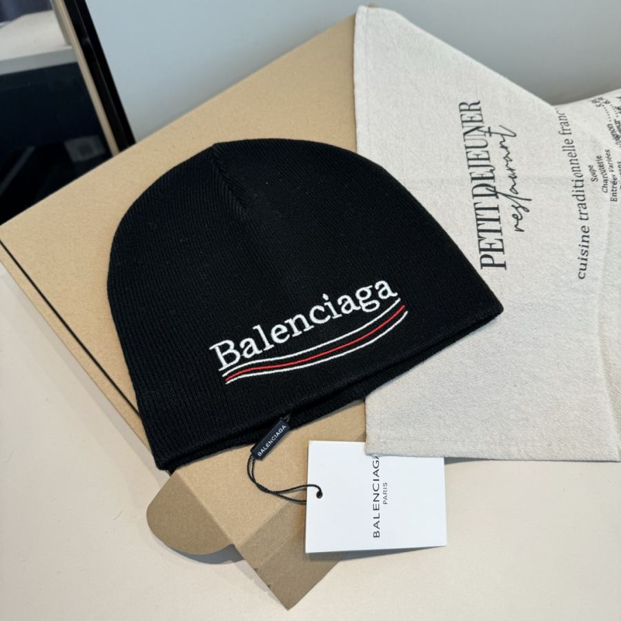 Cappello Balenciaga Newlogo, stile — photo 5