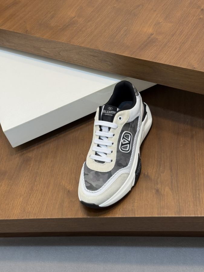 VALENTINO shoe VLTN 𝑶𝒏𝒆𝑺𝒕𝒖𝒅 2024 New. ZP. / 𝐓𝐏𝐔 39-44.45 — 1:1 Replica For Sale — photo 6