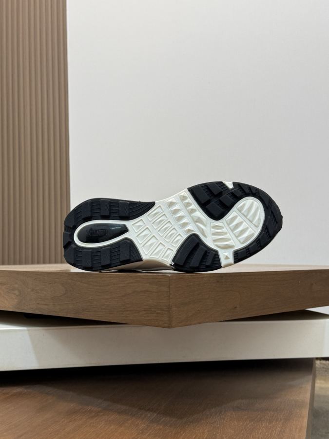 VALENTINO shoe VLTN 𝑶𝒏𝒆𝑺𝒕𝒖𝒅 2024 New. ZP. / 𝐓𝐏𝐔 39-44.45 — 1:1 Replica For Sale — photo 9