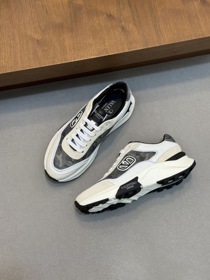 VALENTINO shoe VLTN 𝑶𝒏𝒆𝑺𝒕𝒖𝒅 2024 New. ZP. / 𝐓𝐏𝐔 39-44.45 — 1:1 Replica For Sale — photo 5