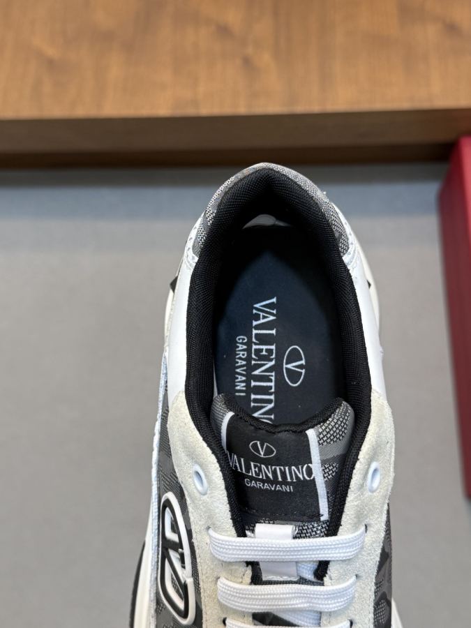 VALENTINO shoe VLTN 𝑶𝒏𝒆𝑺𝒕𝒖𝒅 2024 New. ZP. / 𝐓𝐏𝐔 39-44.45 — 1:1 Replica For Sale — photo 7