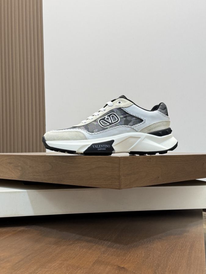 VALENTINO shoe VLTN 𝑶𝒏𝒆𝑺𝒕𝒖𝒅 2024 New. ZP. / 𝐓𝐏𝐔 39-44.45 — 1:1 Replica For Sale — photo 2