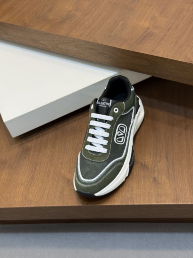 VALENTINO shoe VLTN 𝑶𝒏𝒆𝑺𝒕𝒖𝒅 2024 New. ZP. / 𝐓𝐏𝐔 39-44.45 — 1:1 Replica For Sale — photo 6