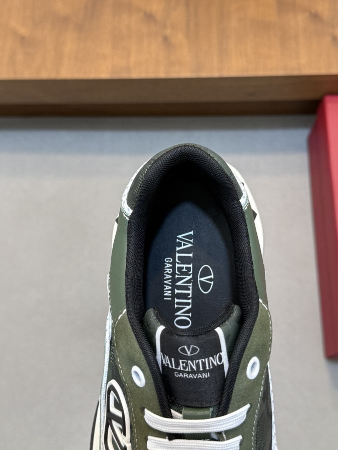 VALENTINO shoe VLTN 𝑶𝒏𝒆𝑺𝒕𝒖𝒅 2024 New. ZP. / 𝐓𝐏𝐔 39-44.45 — 1:1 Replica For Sale — photo 7