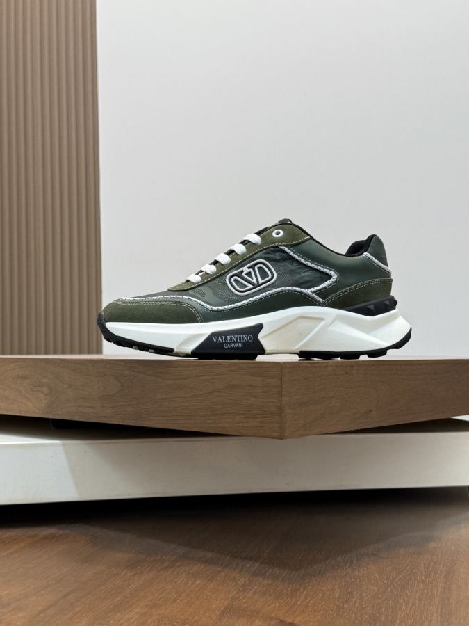 VALENTINO shoe VLTN 𝑶𝒏𝒆𝑺𝒕𝒖𝒅 2024 New. ZP. / 𝐓𝐏𝐔 39-44.45 — 1:1 Replica For Sale — photo 2