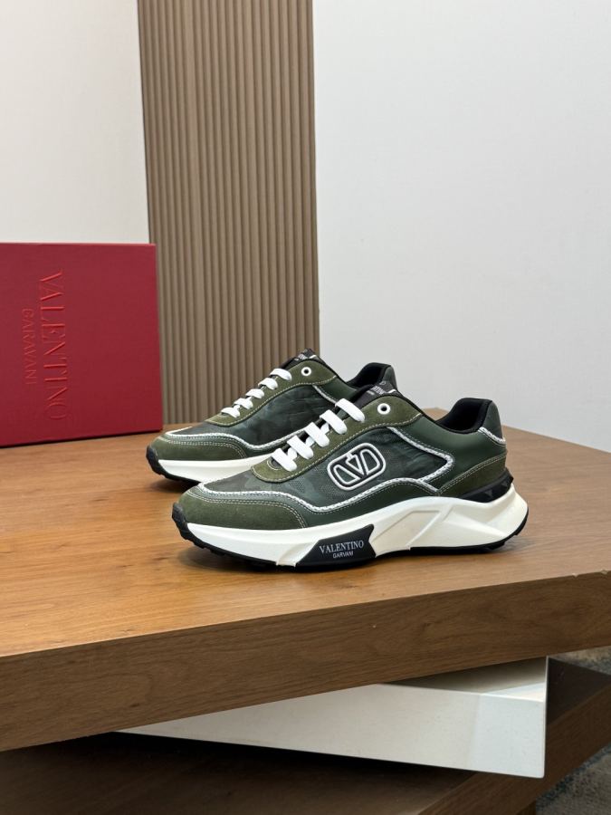 VALENTINO shoe VLTN 𝑶𝒏𝒆𝑺𝒕𝒖𝒅 2024 New. ZP. / 𝐓𝐏𝐔 39-44.45 — 1:1 Replica For Sale — photo 3