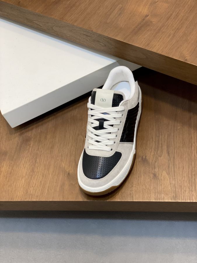 VALENTINO shoe VLTN 𝑶𝒏𝒆𝑺𝒕𝒖𝒅 2024 New. ZP. / 𝐓𝐏𝐔 39-44.45 — 1:1 Replica — photo 6