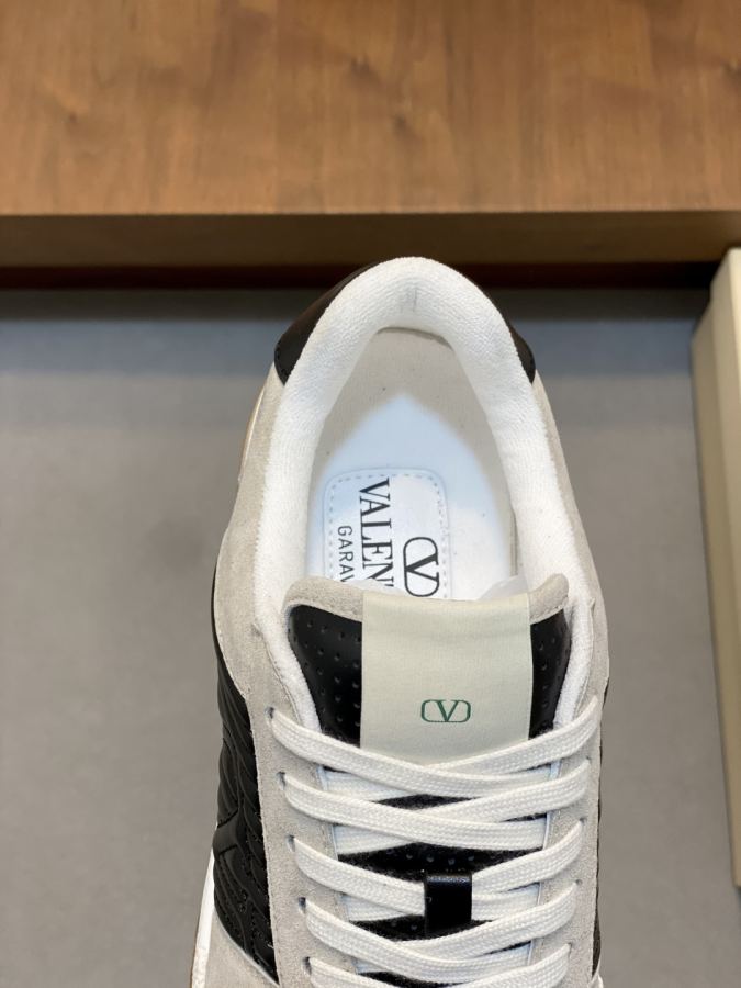 VALENTINO shoe VLTN 𝑶𝒏𝒆𝑺𝒕𝒖𝒅 2024 New. ZP. / 𝐓𝐏𝐔 39-44.45 — 1:1 Replica — photo 7