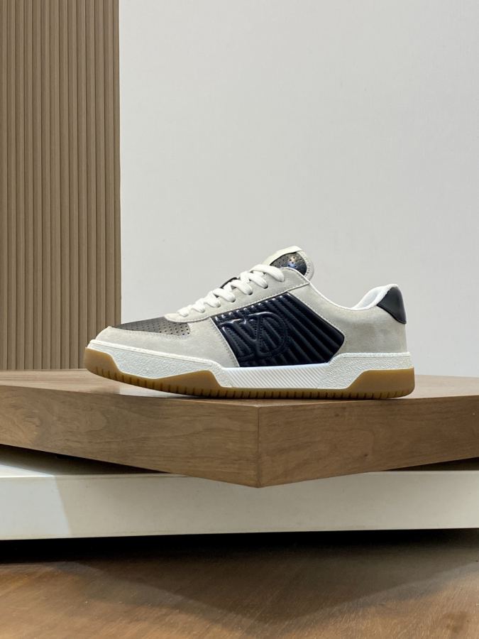 VALENTINO shoe VLTN 𝑶𝒏𝒆𝑺𝒕𝒖𝒅 2024 New. ZP. / 𝐓𝐏𝐔 39-44.45 — 1:1 Replica — photo 2