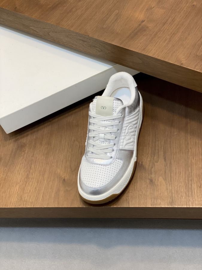 VALENTINO shoe VLTN 𝑶𝒏𝒆𝑺𝒕𝒖𝒅 Series 2024 ZP | 𝐓𝐏𝐔 39-44 45 — 1:1 Replica — photo 6