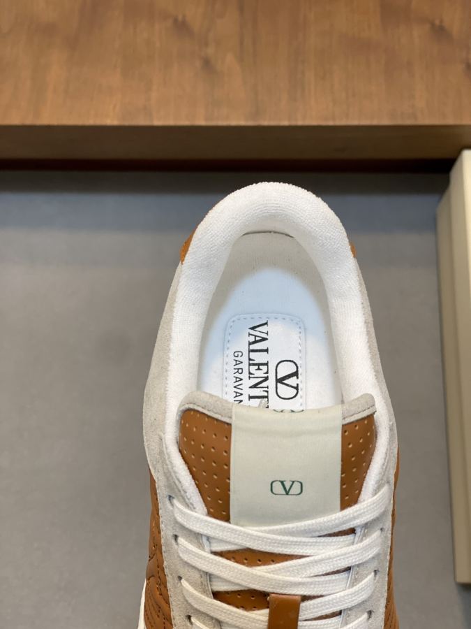 VALENTINO shoe VLTN 𝑶𝒏𝒆𝑺𝒕𝒖𝒅 2024 New. ZP. / 𝐓𝐏𝐔 39-44.45 — AAA Quality Replica — photo 7