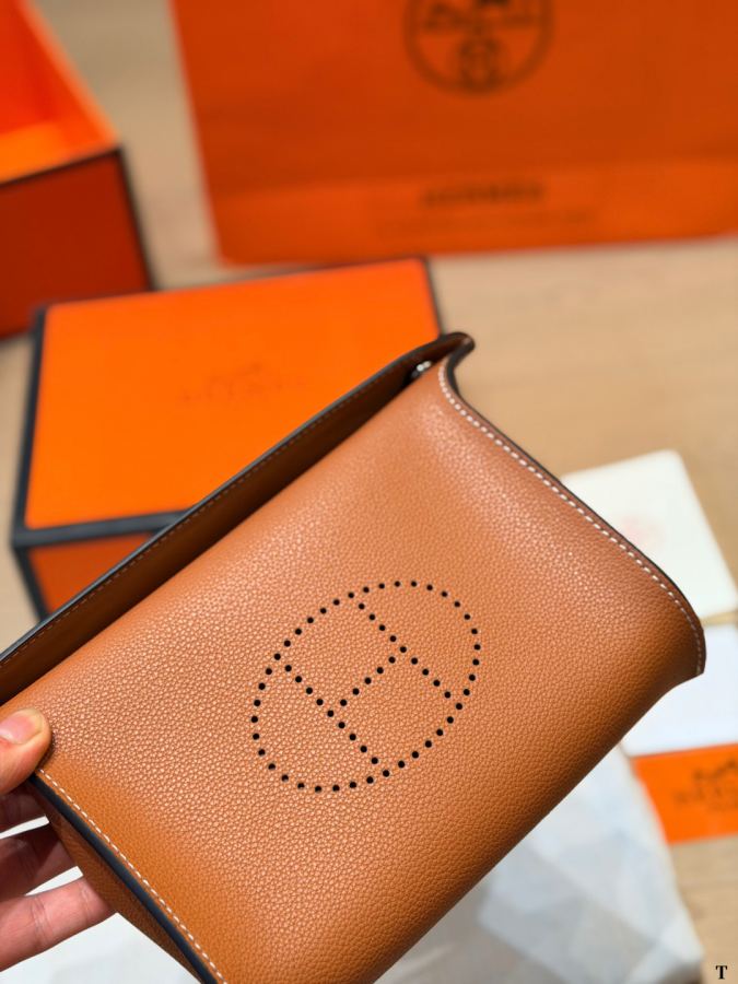 Hermes Women Hermès Evelyne III | TPM ​​ | Clemence￼ Hightland￼ Skeleton”H”logo — AAA Quality Replica — photo 4