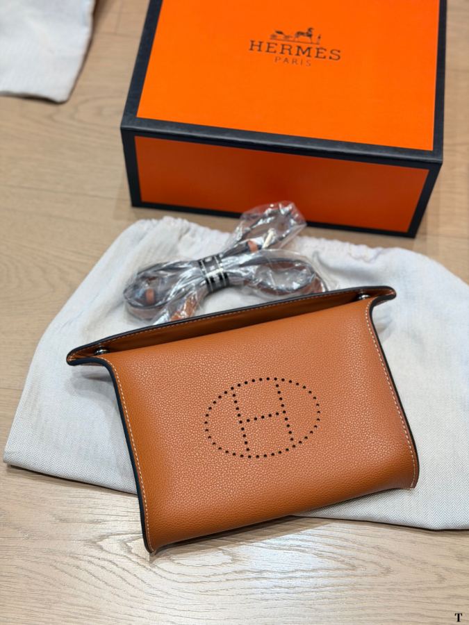 Hermes Women Hermès Evelyne III | TPM ​​ | Clemence￼ Hightland￼ Skeleton”H”logo — AAA Quality Replica — photo 3