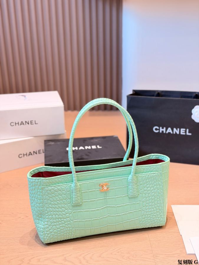 Chanel Women replica — photo 7