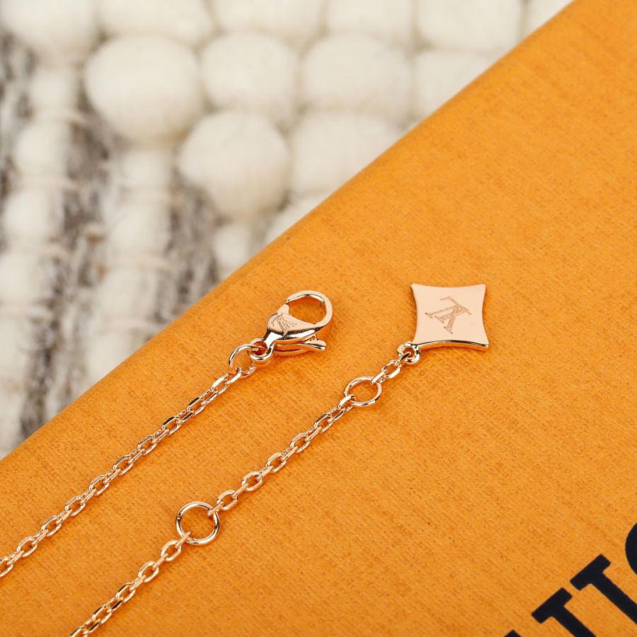 Louis Vuitton Jewelry four-leaf clover necklace, customizable with real gold and diamonds — AAA Quality Replica — photo 6