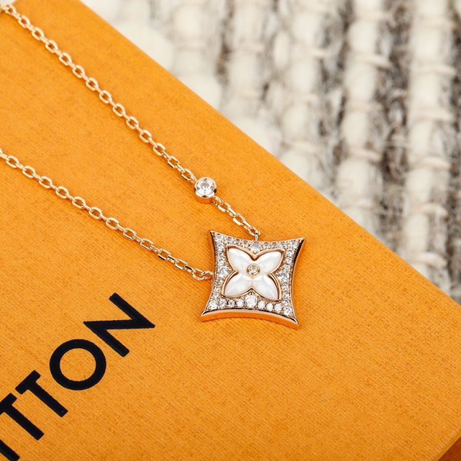 Louis Vuitton Jewelry four-leaf clover necklace, customizable with real gold and diamonds — AAA Quality Replica — photo 4