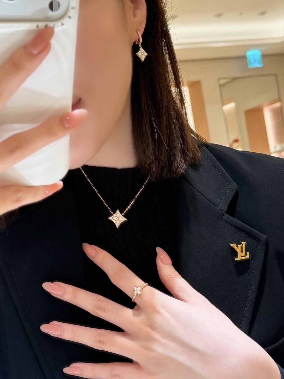 Louis Vuitton Jewelry four-leaf clover necklace, customizable with real gold and diamonds — 1:1 Replica For Sale — photo 6