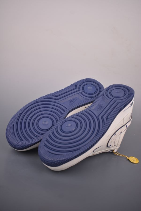 Fendi women's shoes Local self-pickup terminal in store — AAA Quality Replica — photo 3
