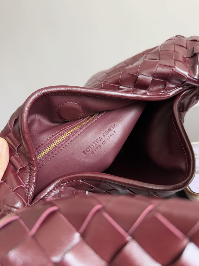 Bottega Veneta bag I seem to be obsessed with this BV bag recently The new Hop is really not too — Premium Replica — photo 9