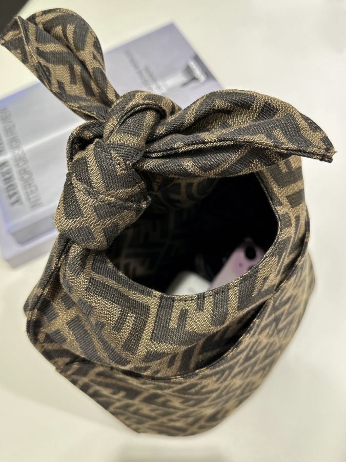 Fendi bag The cute little one that has attracted much attention on the catwalk. The shape of the — Premium Replica — photo 9
