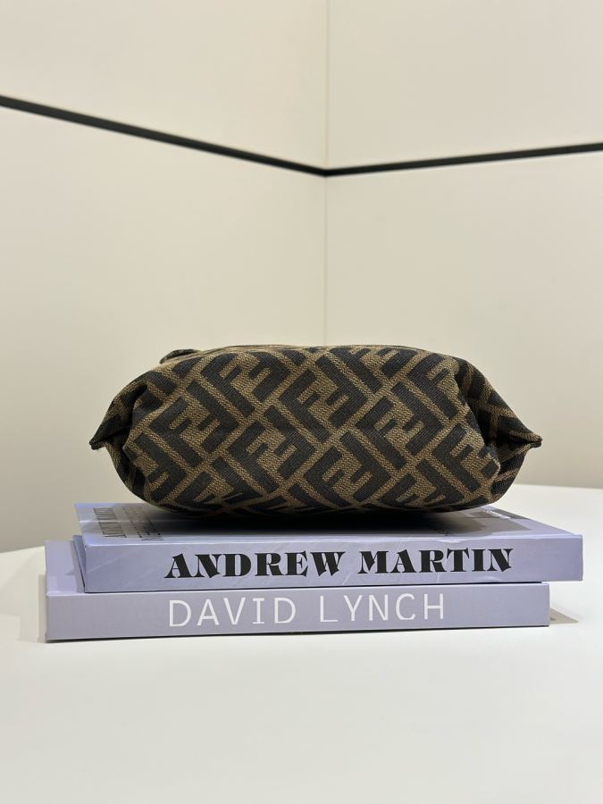 Fendi bag The cute little one that has attracted much attention on the catwalk. The shape of the — Premium Replica — photo 4