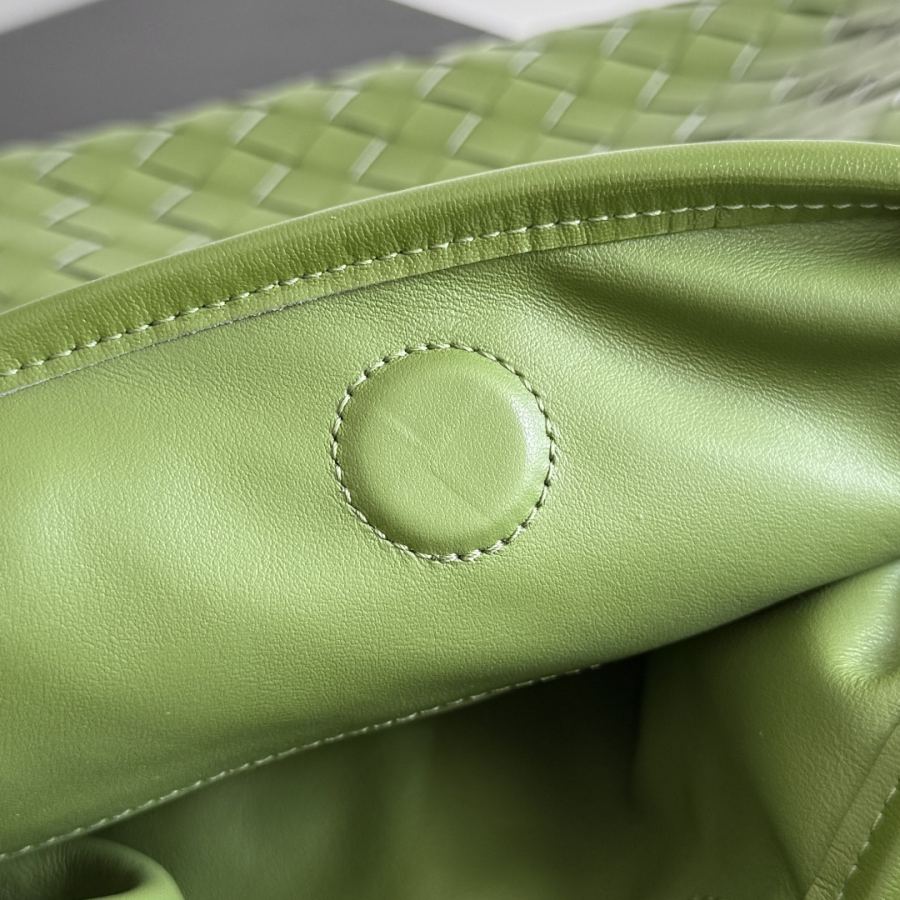Bottega Veneta bag I seem to be obsessed with this BV bag recently The new Hop is really not too — AAA Quality Replica — photo 6