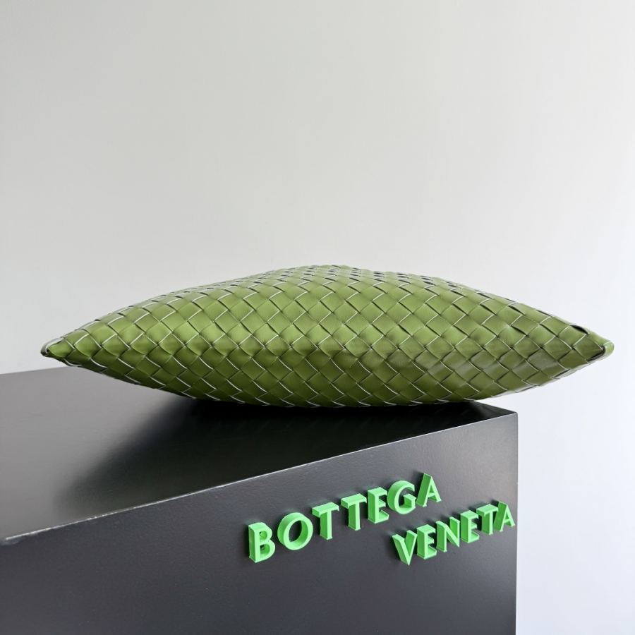 Bottega Veneta bag I seem to be obsessed with this BV bag recently The new Hop is really not too — AAA Quality Replica — photo 3