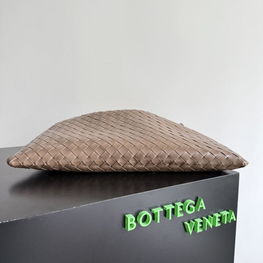 Bottega Veneta bag I seem to be obsessed with this BV bag recently The new Hop is really not too — Premium Replica — photo 3