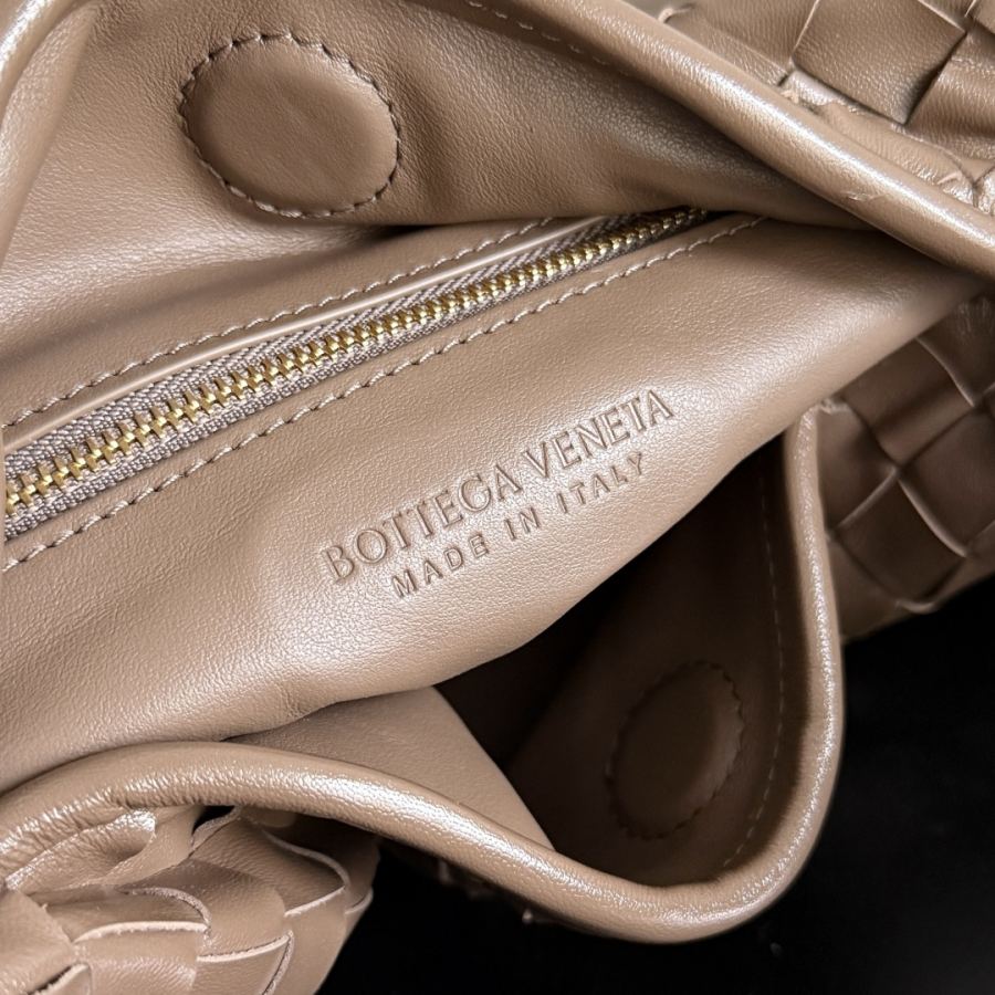 Bottega Veneta bag I seem to be obsessed with this BV bag recently The new Hop is really not too — Premium Replica — photo 7