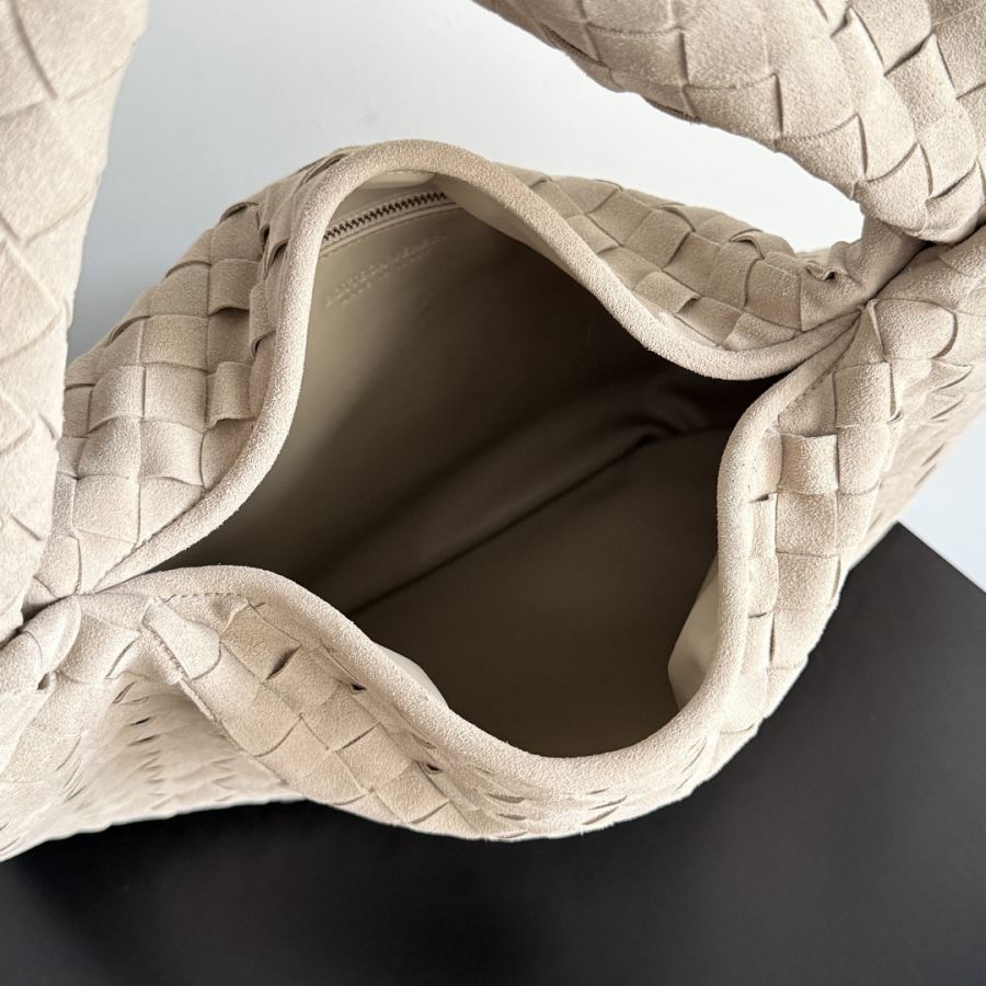 Bottega Veneta bag I seem to be obsessed with this BV bag recently The new Hop is really not too — AAA Quality Replica — photo 9