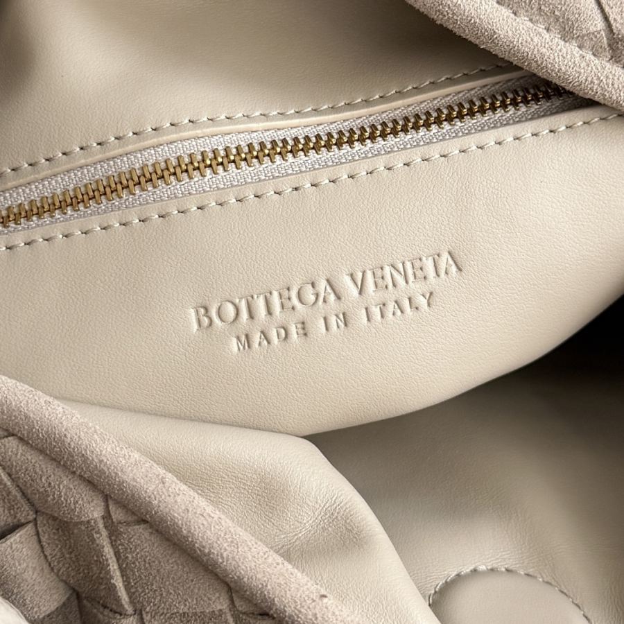 Bottega Veneta bag I seem to be obsessed with this BV bag recently The new Hop is really not too — AAA Quality Replica — photo 7