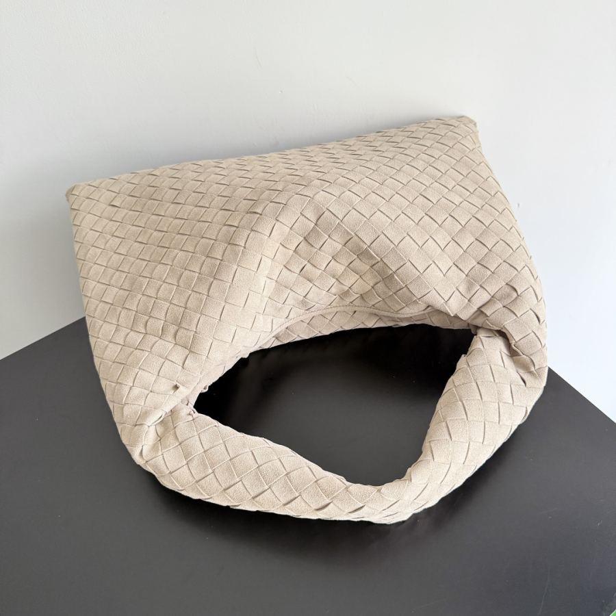 Bottega Veneta bag I seem to be obsessed with this BV bag recently The new Hop is really not too — AAA Quality Replica — photo 5