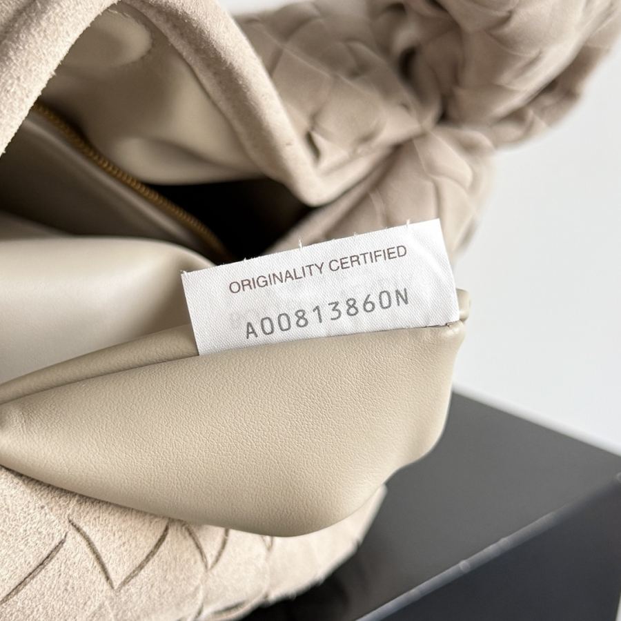 Bottega Veneta bag I seem to be obsessed with this BV bag recently The new Hop is really not too — AAA Quality Replica — photo 8