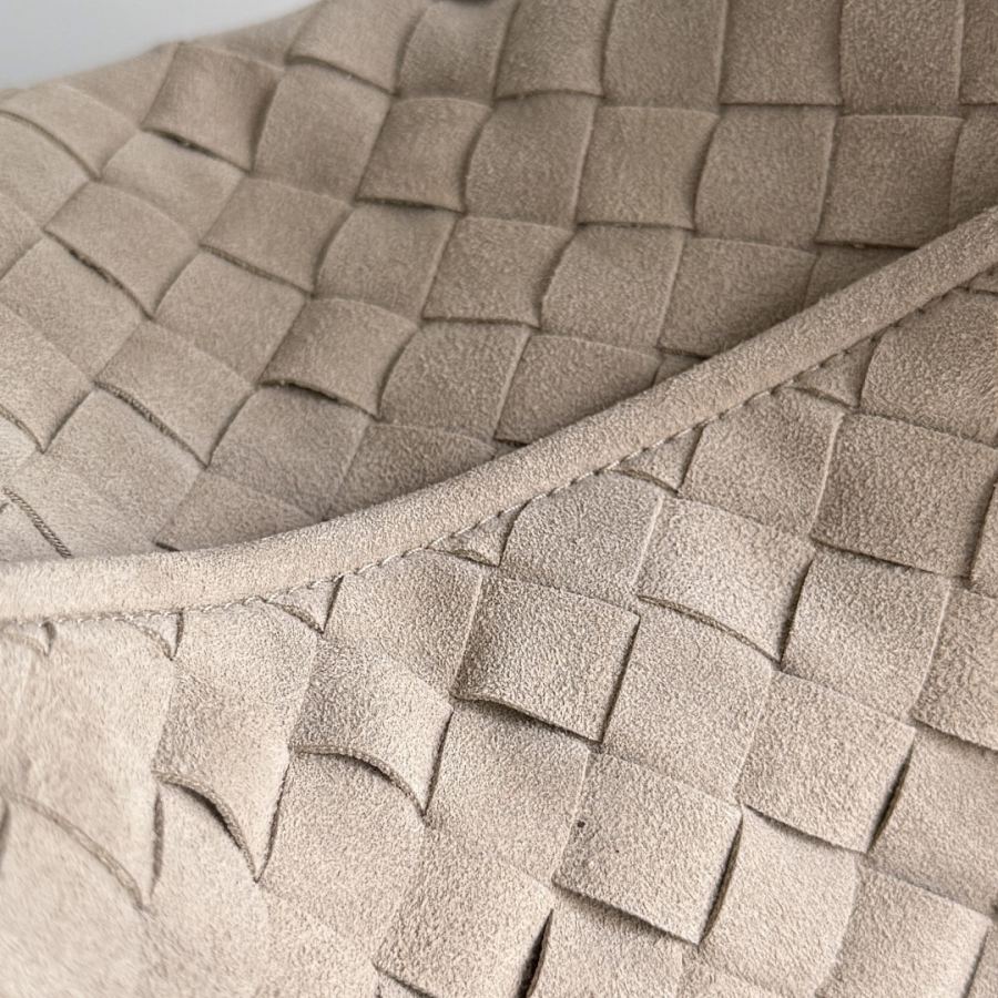 Bottega Veneta bag I seem to be obsessed with this BV bag recently The new Hop is really not too — AAA Quality Replica — photo 4