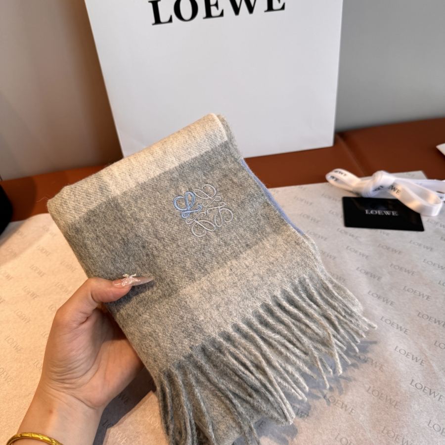 Lenço Loewe Logo Masculino 30cm 30*180 180cm — photo 9