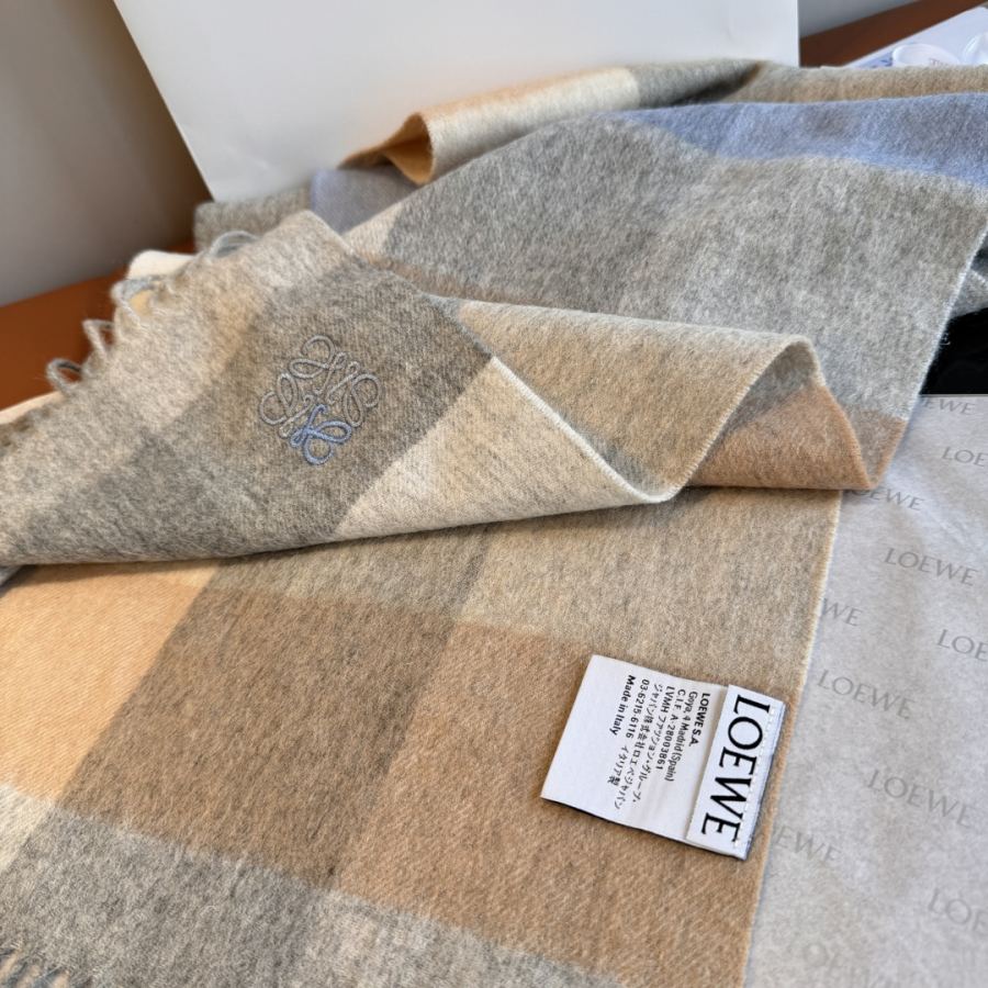 Lenço Loewe Logo Masculino 30cm 30*180 180cm — photo 8