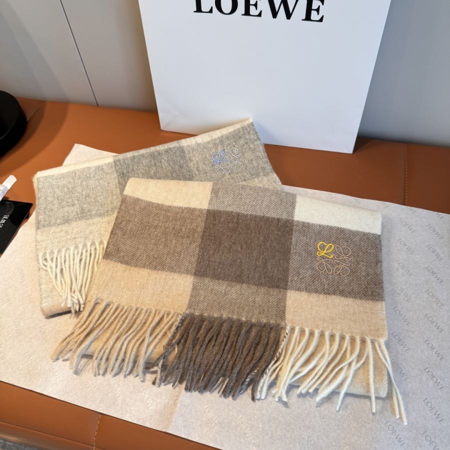 Lenço Loewe Logo Masculino 30cm 30*180 180cm — photo 2