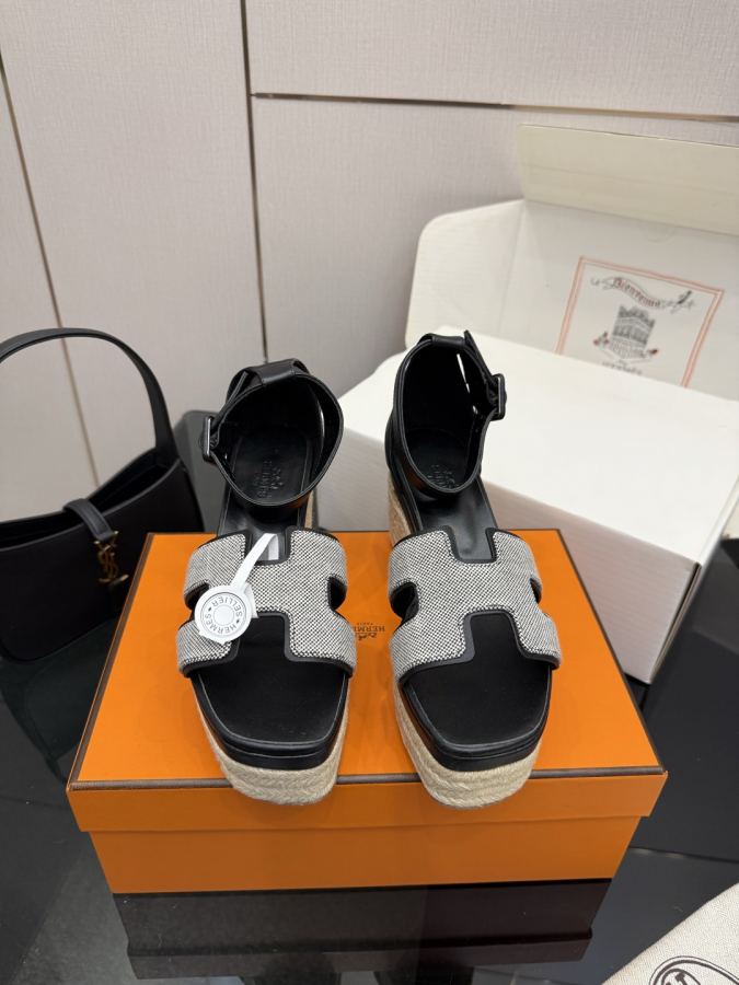 Hermes women's shoes (With complete set of airplane box) — AAA Quality Replica