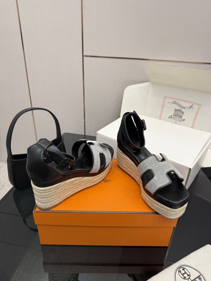Hermes women's shoes (With complete set of airplane box) — AAA Quality Replica — photo 5