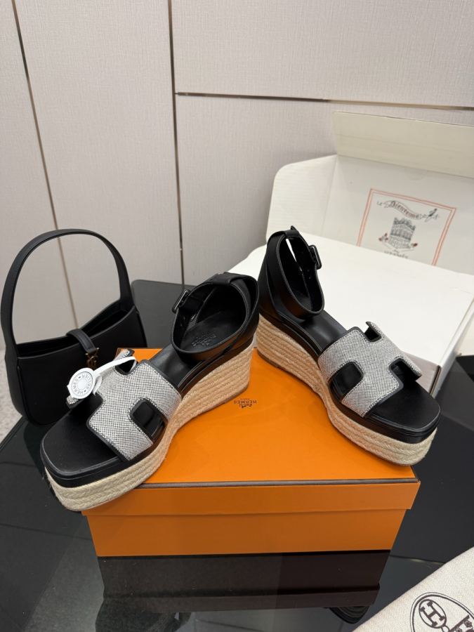 Hermes women's shoes (With complete set of airplane box) — AAA Quality Replica — photo 4