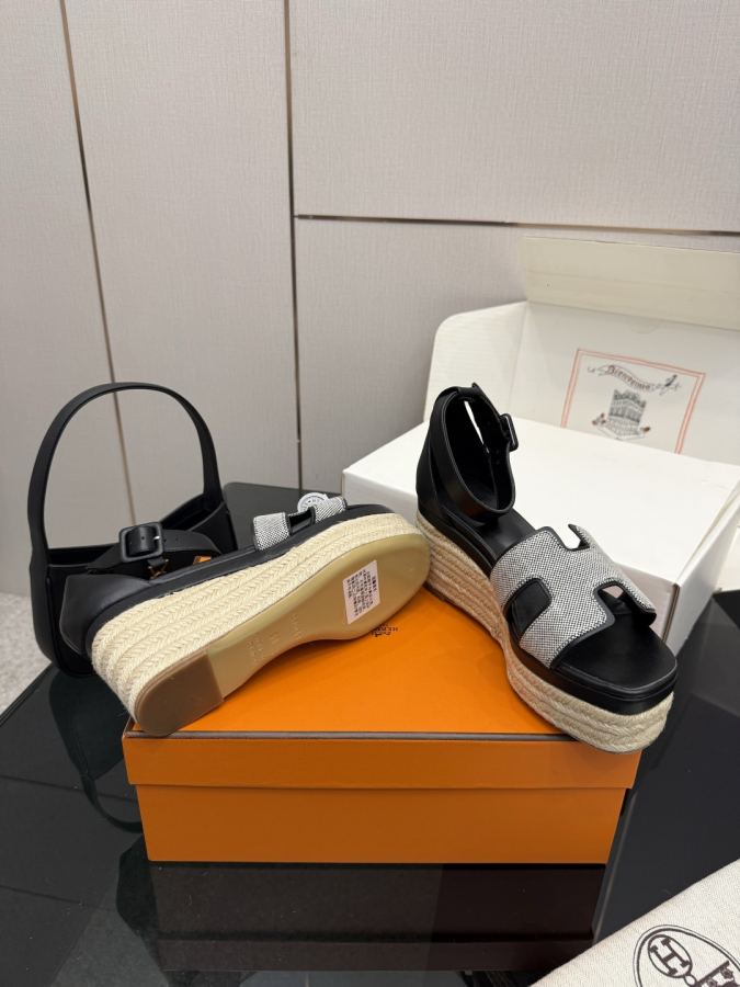 Hermes women's shoes (With complete set of airplane box) — AAA Quality Replica — photo 6