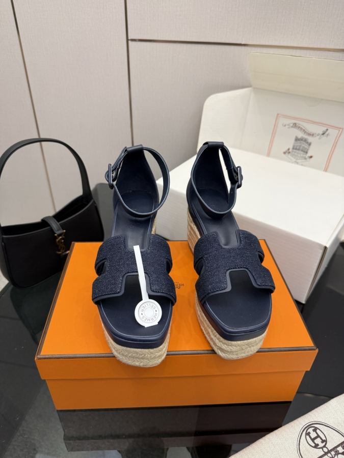 Hermes women's shoes (With complete set of airplane box) — 1:1 Replica For Sale
