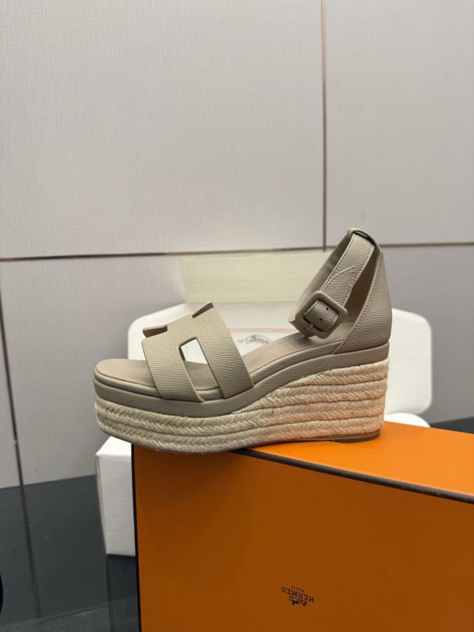 Hermes women's shoes (With complete set of airplane box) — 1:1 Replica — photo 7