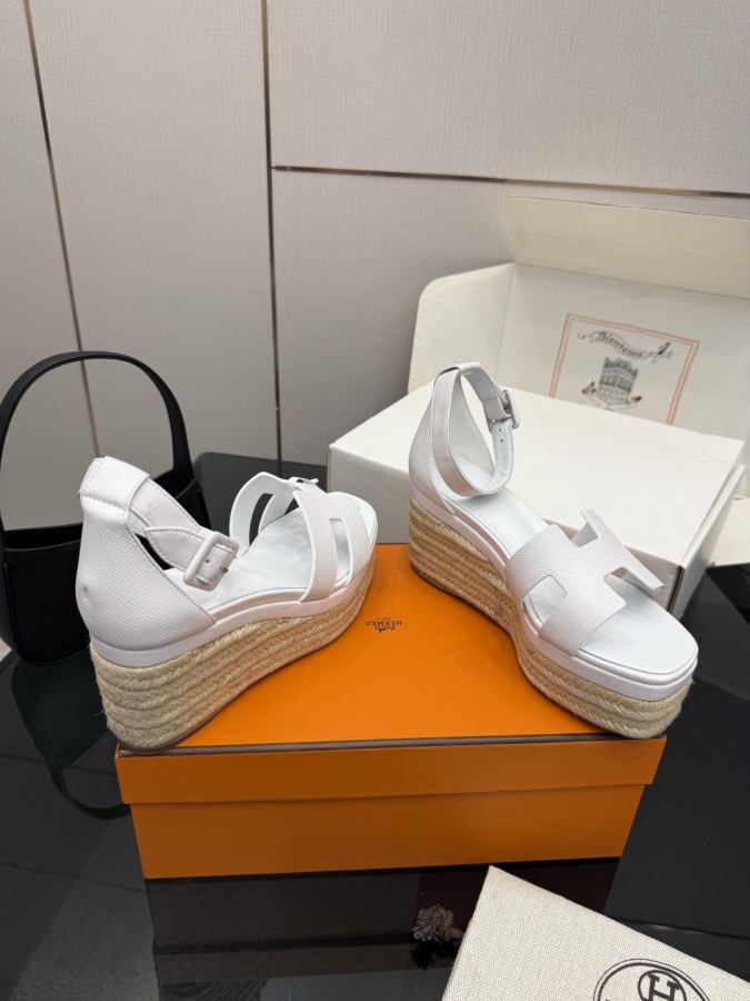 Hermes women's shoes (With complete set of airplane box) — Premium Replica — photo 5