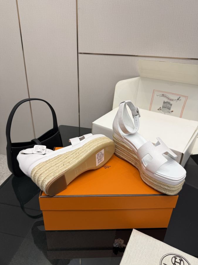 Hermes women's shoes (With complete set of airplane box) — Premium Replica — photo 6