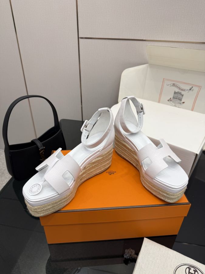 Hermes women's shoes (With complete set of airplane box) — Premium Replica — photo 4