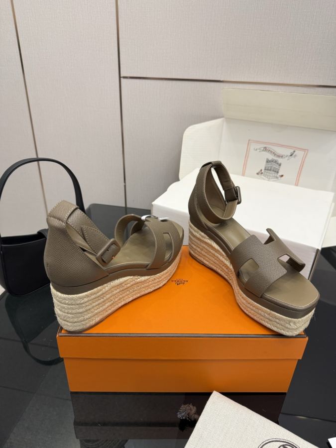 Hermes women's shoes (With complete set of airplane box) — Premium Replica — photo 5