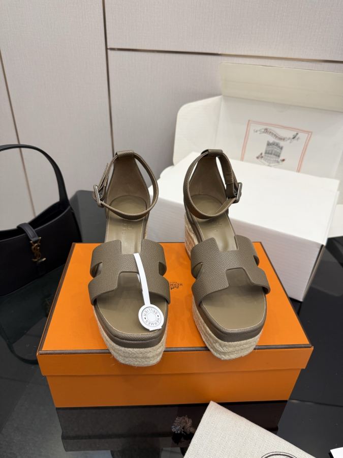 Hermes women's shoes (With complete set of airplane box) — Premium Replica