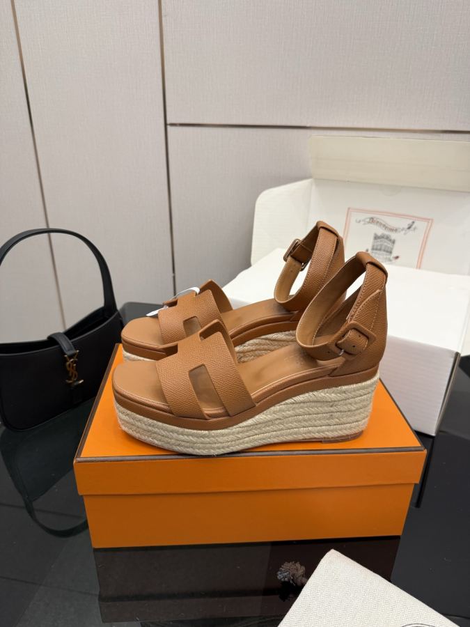 Hermes women's shoes (With complete set of airplane box) — AAA Quality Replica — photo 2