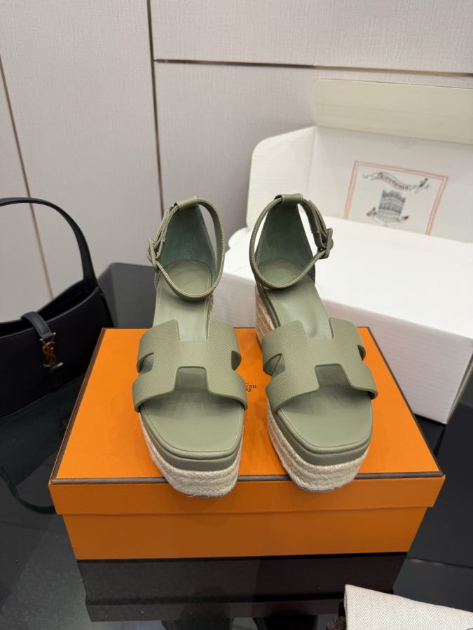 Hermes women's shoes (With complete set of airplane box) — Premium Replica